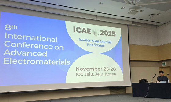 지난 25일 제주 서귀포시 제주국제컨벤션센터에서 ‘국제전기전자재료학술대회(ICAE 2025)’가 개막했다. 첨단 전기전자 재료 전반을 아우르는 최대 규모 국제학술대회다. 이가람 기자