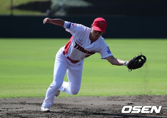 오키나와 마무리캠프에 참가한 박민이 수비훈련을 하고 있다./KIA 타이거즈 제공