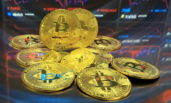 서울 강남구 서초구 빗썸라운지 강남본점에 놓인 비트코인 모형. 뉴스1