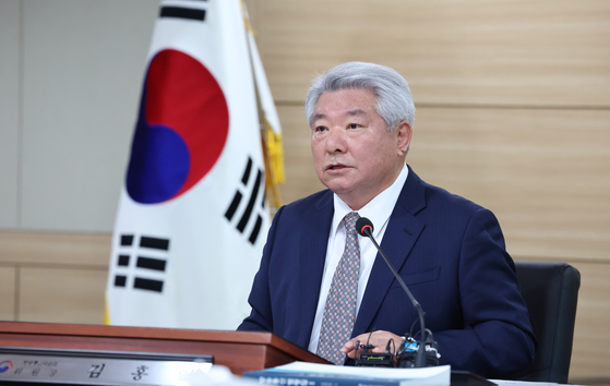 김홍일 방통위원장이 2024년 1월 취임 후 첫 회의를 주재하고 있다. [연합뉴스]