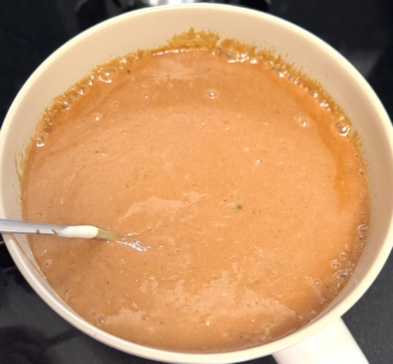 돈가스 소스는 다진 양파와 셀러리를 더하면 풍미가 깊어진다. 사진 이정웅