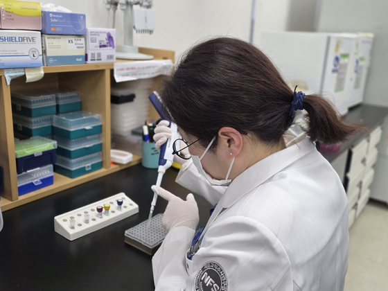 박문희 국립과학수사연구원 유전자과 미제협력분석실장은 서울 양천구 신정동 연쇄살인 사건 범인을 특정하는 DNA 감정을 성공했다. 이영근 기자 