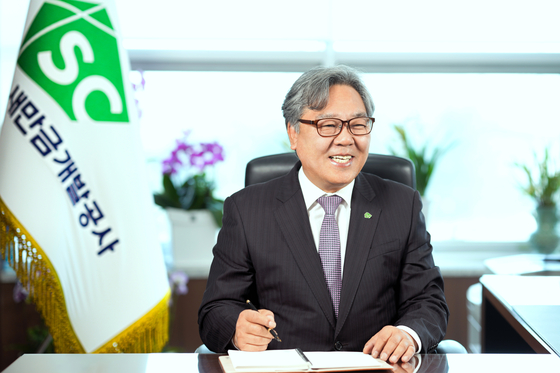 지난해 3월 취임한 나경균 새만금개발공사 사장. 나 사장은 27일 본지 인터뷰에서 "새만금 스마트 수변도시 첫 분양을 성공적으로 마쳐야만 도시의 기본 골격이 완성되고, 이후 기업 유입과 정주 민간 수요가 안정적으로 뒤따를 수 있다"고 했다. 사진 새만금개발공사