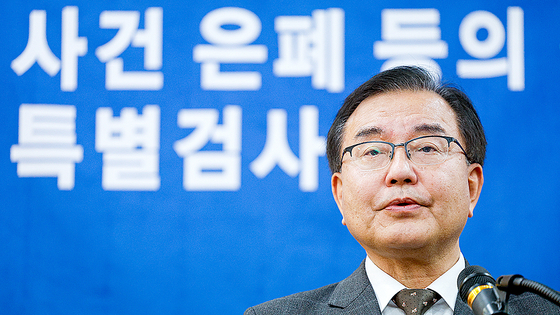  해병대원 순직사건 관련 의혹을 수사해 온 순직해병특검팀 이명현 특별검사가 28일 서울 서초구 해병특검 사무실에서 150일의 수사 일정을 마무리하며 최종 수사 결과를 발표하고 있다. 뉴스1