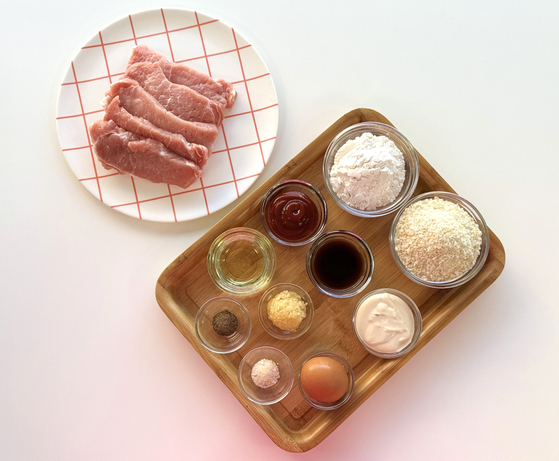 돈가스의 재료. 사진 이정웅