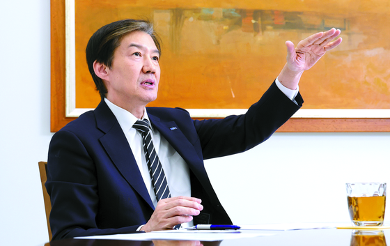 조국 조국혁신당 대표가 27일 오후 국회 본청 대표실에서 중앙일보와 인터뷰하고 있다. 강정현 기자