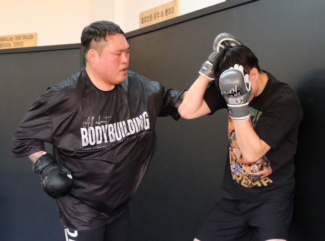 로드FC데뷔전을 치르는‘복싱 챔피언’김남신(37, FLAME GYM)이 헤비급 파이터들을 모조리 도발하고 있다. / 로드FC