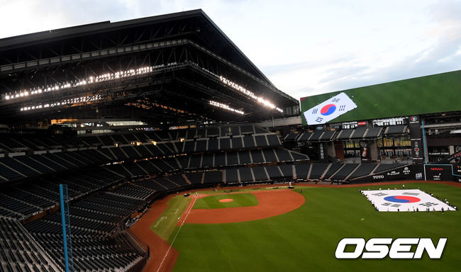 [OSEN=사진팀] 21일 오후 일본 홋카이도 에스콘필드에서 ‘한일 드림 플레이어즈 게임’ 훈련이 진행됐다.'한일 드림 플레이어즈 게임’은 한국과 일본의 프로야구 레전드 선수들이 진검 승부를 겨루는 스페셜 매치로 7월 22일(월) 오후 6시 30분에 에스콘필드 HOKKAIDO에서 펼쳐진다.한일 드림 플레이어즈 게임이 열릴 에스콘필드의 전경. 2024.07.21 / photo@osen.co.kr<사진=사진공동취재단>