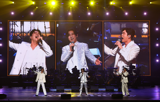 중앙일보 창간 60주년 기념 콘서트 '팬텀싱어 IN LOVE ' 공연이 28일 서울 종로구 세종문화회관에서 열렸다. 이날 그룹 리베란테가 공연 하고 있다. 김종호 기자 