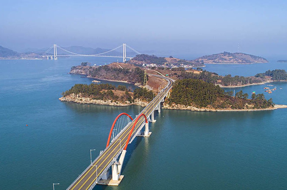 제1회 ‘여수 일레븐브리지 마라톤대회’ 구간 중 하나인 여수 적금대교 전망. 사진 여수 일레븐브리지 마라톤대회 조직위