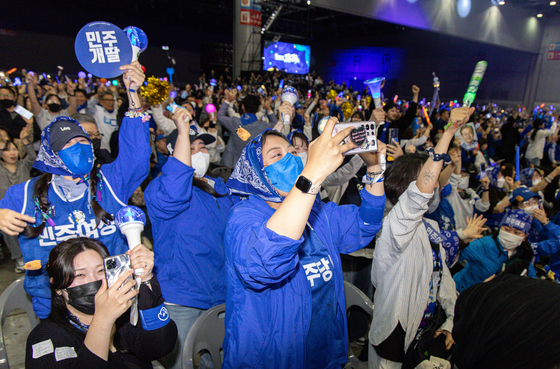 최근 정치권이 ‘당심 강화’를 피력하며 강성지지층 결집에 나서고 있다. 사진은 민주당 대선경선 연설회. [뉴스1]