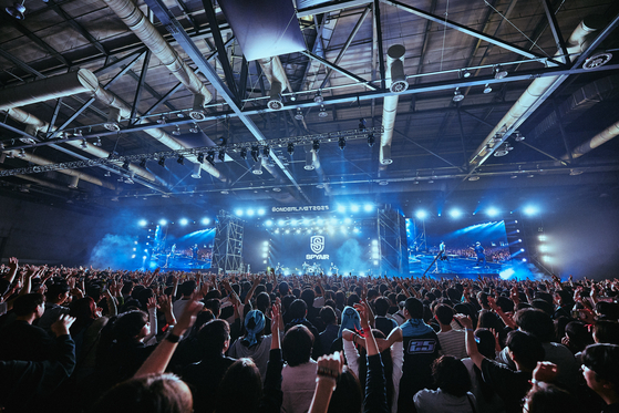 지난 14일부터 사흘 간 열린 원더리벳 무대에 오른 일본 밴드 스파이에어. 사진 리벳