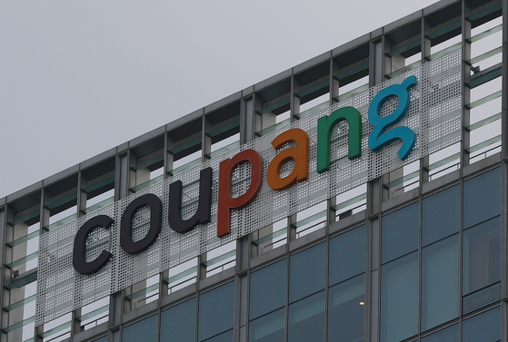 국내 이커머스(전자상거래) 시장 1위 업체인 쿠팡에서 3000만건이 넘는 대규모 정보 유출 사고가 발생했다. 사진은 30일 서울 송파구 쿠팡 본사. 연합뉴스