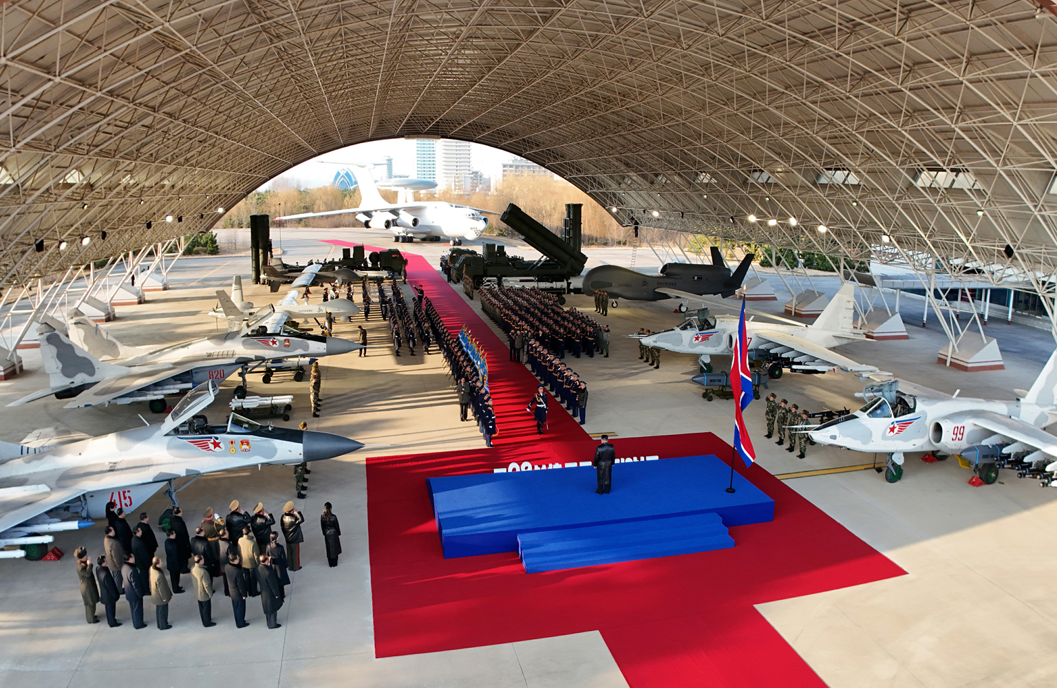 북한 노동당 기관지 노동신문은 30일 “조선인민군 공군 창설 80주년 기념행사가 11월 28일 제2공군사단 59길영조영웅연대 갈마비행장에서 성대히 진행됐다”고 보도했다. 노동신문=뉴스1