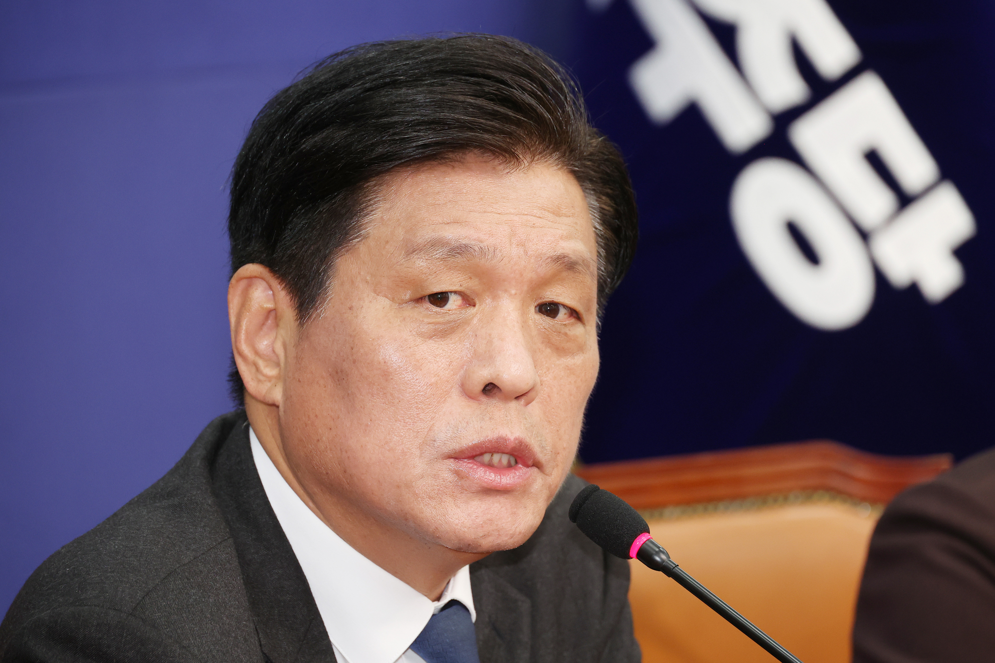 조승래 더불어민주당 사무총장이 30일 서울 여의도 국회에서 당무 현안 관련 기자간담회를 하고 있다. 연합뉴스