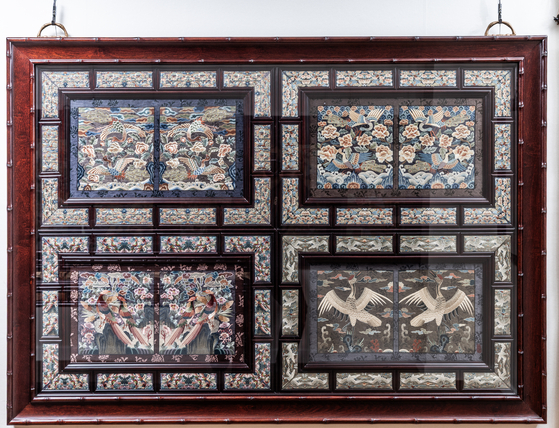 조선 문무백관의 흉배 장식을 회화처럼 표현한 손인숙 작가의 실그림 작품. 권혁재 사진전문기자