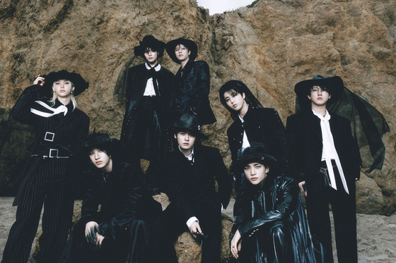 스트레이 키즈(Stray Kids)가 SKZ IT TAPE(스키즈 잇 테이프) 'DO IT'(두 잇)으로 '빌보드 200' 8연속 1위 진입에 성공했다. 사진 JYP엔터테인먼트