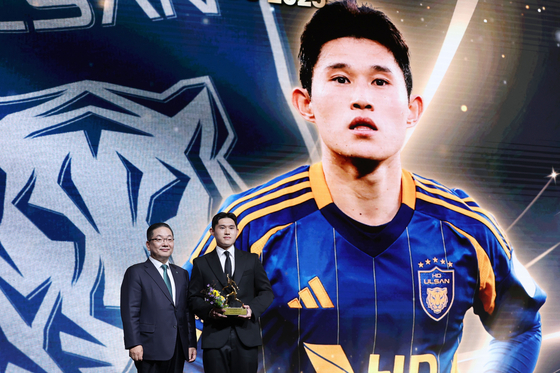 김천과 울산을 오가며 활약한 이동경(오른쪽). 뉴스1