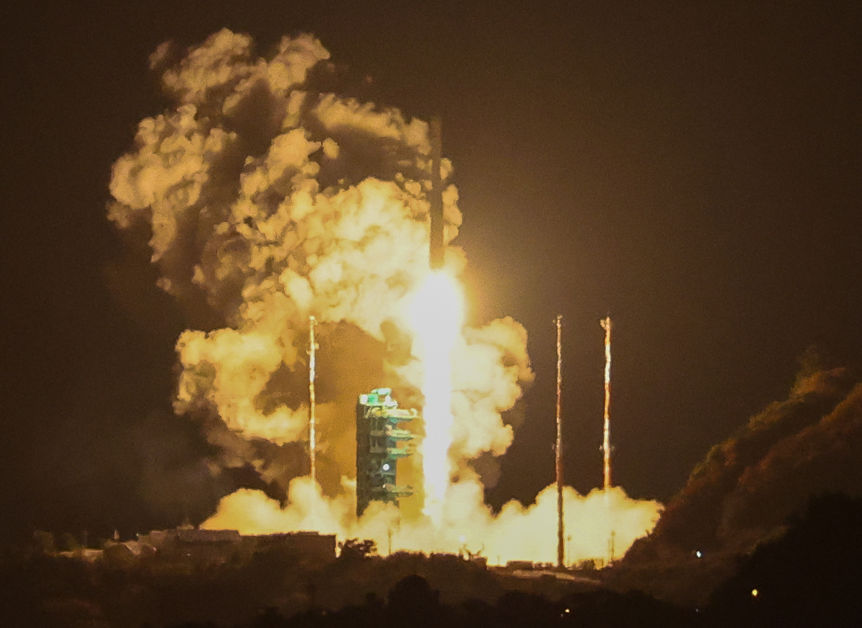 한국형 발사체 누리호가 지난달 27일 전남 고흥군 나로우주센터에서 4차 발사를 맞아 우주로 날아오르고 있다.   뉴스1