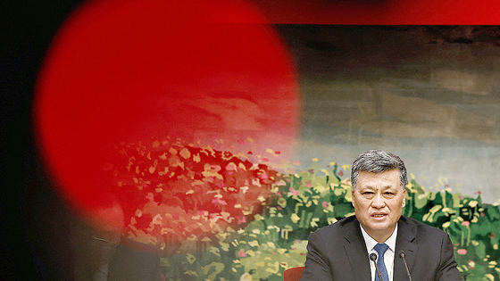  마싱루이 전 신장위구르자치구 당서기가 지난 3월 7일 베이징 인민대회당에서 열린 전국인민대표대회 분과회의에서 발언하고 있다. 로이터=연합뉴스