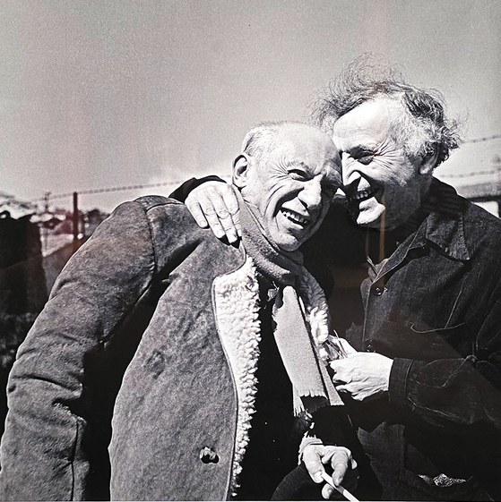 세계적인 사진 작가그룹 매그넘 포토스가 공개한 샤갈(오른쪽)의 초상 사진 6점도 만날 수 있다.