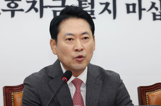 장동혁 국민의힘 대표가 1일 국회에서 열린 최고위원회의에서 발언하고 있다. 임현동 기자/20251201