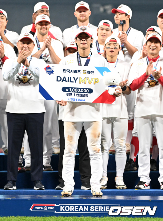 박찬호가 2024 한국시리즈 5차전 데일리베스트상을 수상했다. /OSEN DB