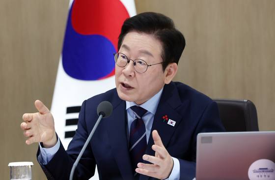 이재명 대통령이 2일 서울 용산 대통령실에서 열린 제52회 국무회의에서 모두발언을 하고 있다. 대통령실사진기자단