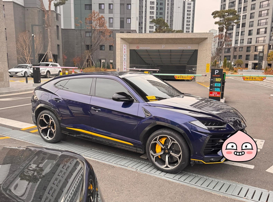 주차장 막은 람보르기니. 연합뉴스