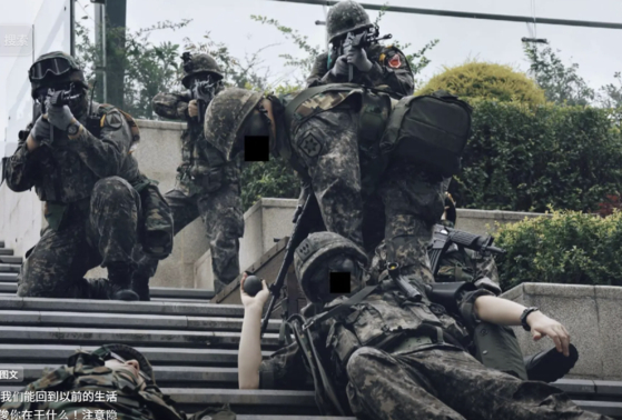 부대마크와 총기, 장비 등도 실제와 같은 형태다. 사진 더우인