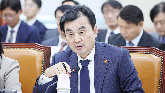 안규백 국방부 장관이 지난달 5일 국회에서 열린 국방위원회 전체회의에 출석해 의원들 질의에 답하고 있다. 임현동 기자