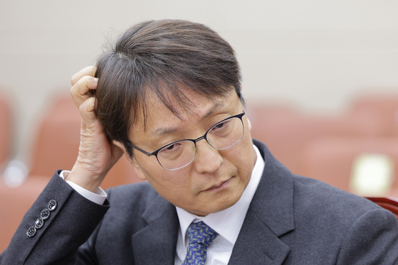 박대준 쿠팡 대표이사가 2일 서울 여의도 국회 과학기술정보방송통신위원회에서 열린 쿠팡 침해사고 관련 현안 질의에서 생각에 잠겨 있다. 뉴스1