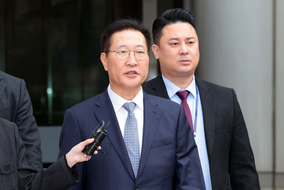 박성재 전 법무부 장관은 김건희 여사로부터 "내 수사는 어떻게 되고 있냐"는 메시지를 받은 것으로 휴대전화 포렌식 결과 나타났다. 연합뉴스