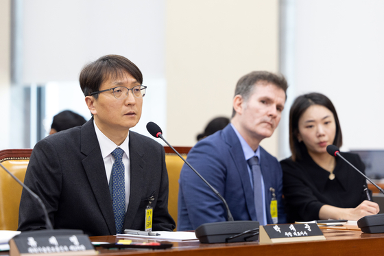 박대준 쿠팡 대표이사가 2일 서울 여의도 국회에서 열린 제429회국회(정기회) 과학기술정보방송통신위원회 제18차 전체회의에 출석해 의원 질의에 답변하고 있다. 뉴스1