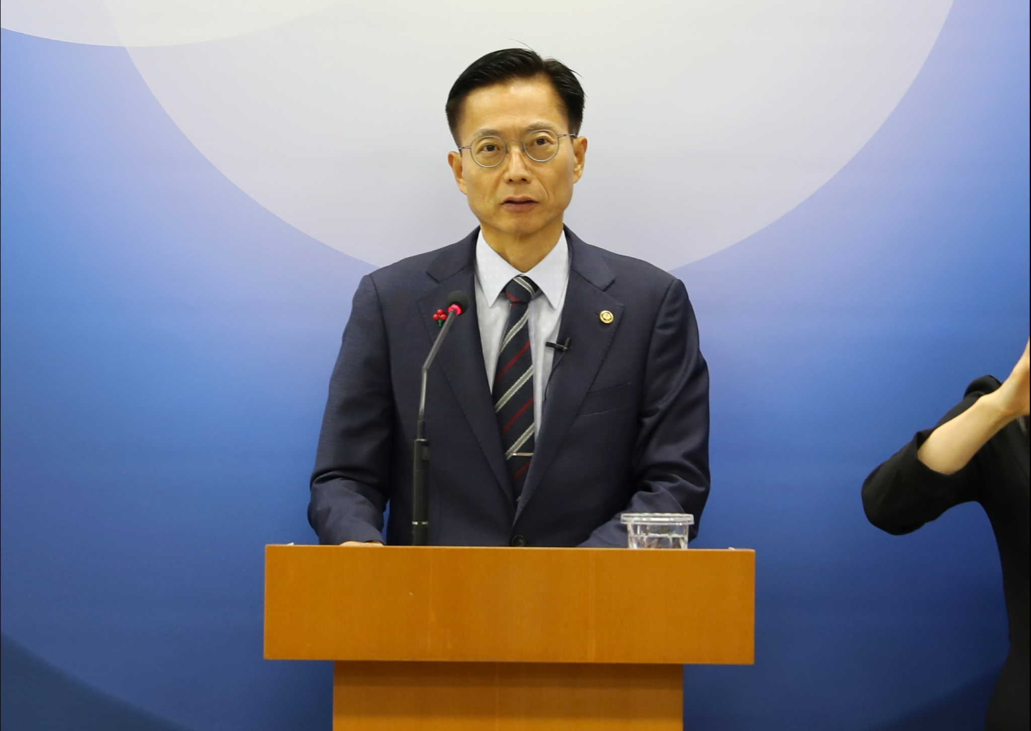 김용선 지식재산처장이 12.1.(월) 10시 30분 정부대전청사 기자실(대전 서구)에서 ‘특허법 조약(PLT) 가입 추진’ 브리핑을 하고 있다.