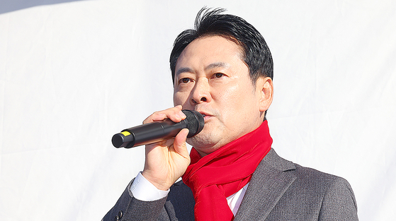  국민의힘 장동혁 대표가 지난 1일 인천 미추홀구 주안역 앞에서 열린 민생회복 법치수호 국민대회에서 발언하고 있다. 연합뉴스