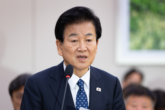 정동영 통일부 장관이 28일 서울 여의도 국회에서 열린 제429회 국회(정기회) 외교통일위원회 제7차 전체회의에서 법안 의결에 대한 인사말을 하고 있다. 뉴스1