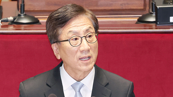 김인회 감사원장 권한대행이 지난달 27일 서울 여의도 국회에서 열린 예산결산특별위원회 전체회의에서 2024 회계연도 결산과 예비비지출 승인의 건 통과 후 인사말을 하고 있다. 연합뉴스