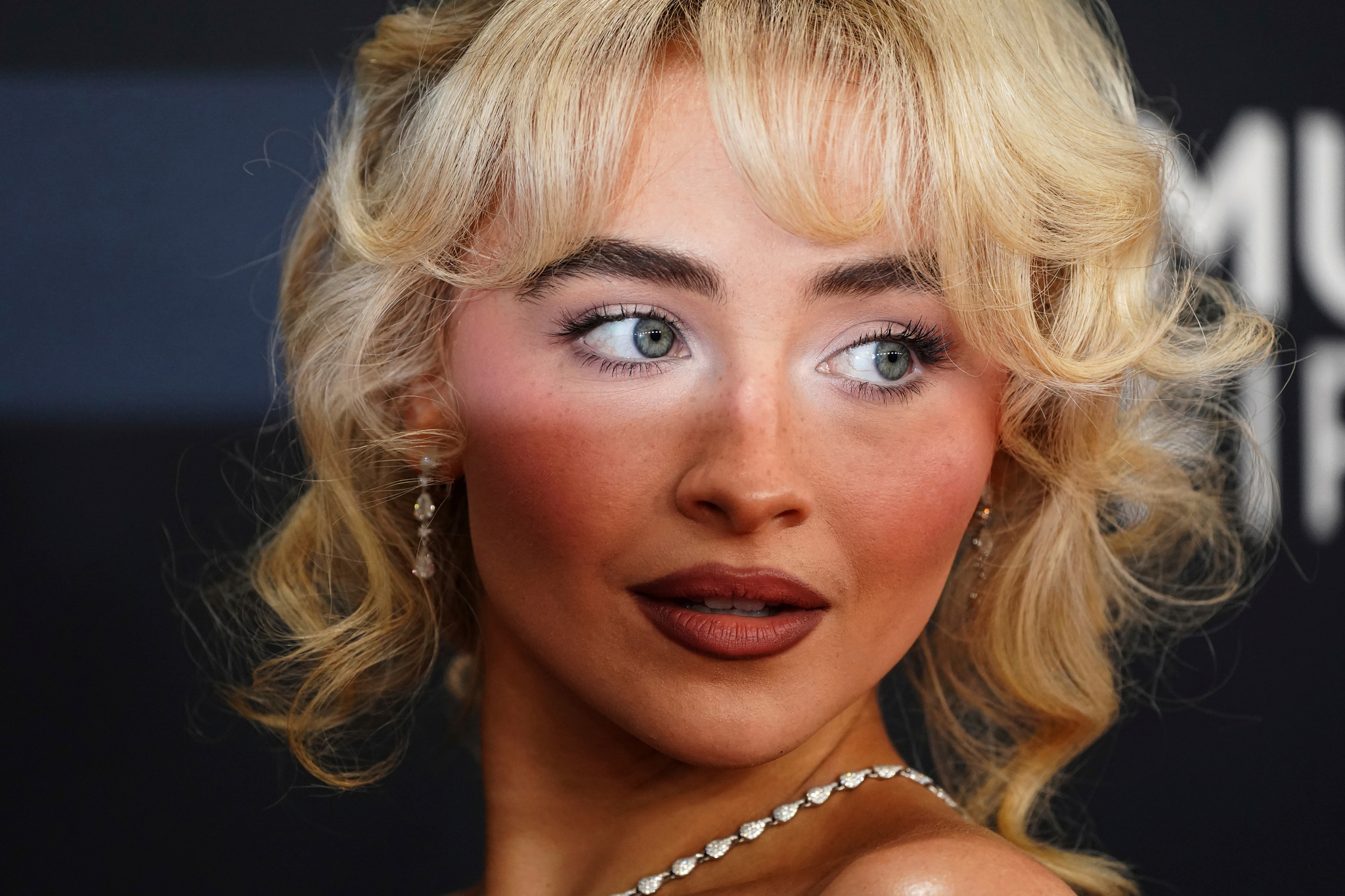 사브리나 카펜터가 지난 2월 2일(현지시간) 로스앤젤레스(LA)에서 열린 제67회 그래미 어워즈에 참석하고 있다. AP=연합뉴스