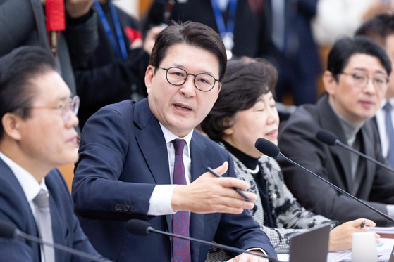 (서울=뉴스1) 이승배 기자 = 3일 서울 여의도 국회에서 열린 제429회국회(정기회) 법제사법위원회 제16차 전체회의에서 신동욱 국민의힘 의원이 발언하고 있다. 2025.12.3/뉴스1