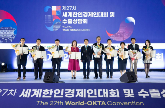 지난해 12월 세계 곳곳에서 활동하는 한인 경제인들이 한자리에 모였다. [중앙포토]