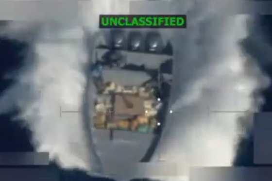 지난 11월 10일(현지시간) 피트 헤그세스 미국 국방장관이 X에 9일 동태평양에서 마약 운반이 의심되는 선박에 대한 공격 장면이 담긴 영상을 게시했다. AFP=연합뉴스