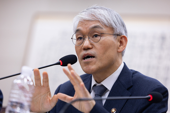 천대엽 법원행정처장이 3일 서울 여의도 국회에서 열린 제429회 국회(정기회) 법제사법위원회 제16차 전체회의에서 의원 질의에 답하고 있다. 뉴스1