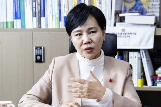 전현희 더불어민주당 의원이 지난달 28일 오후 국회에서 중앙일보와 인터뷰를 하고 있다. 장진영 기자. 