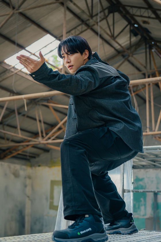 배우 이준호는 방황하던 부잣집 아들이 생존과 책임을 배우며 성숙해지는 복잡한 감정의 변화를 연기했다. 사진 tvN