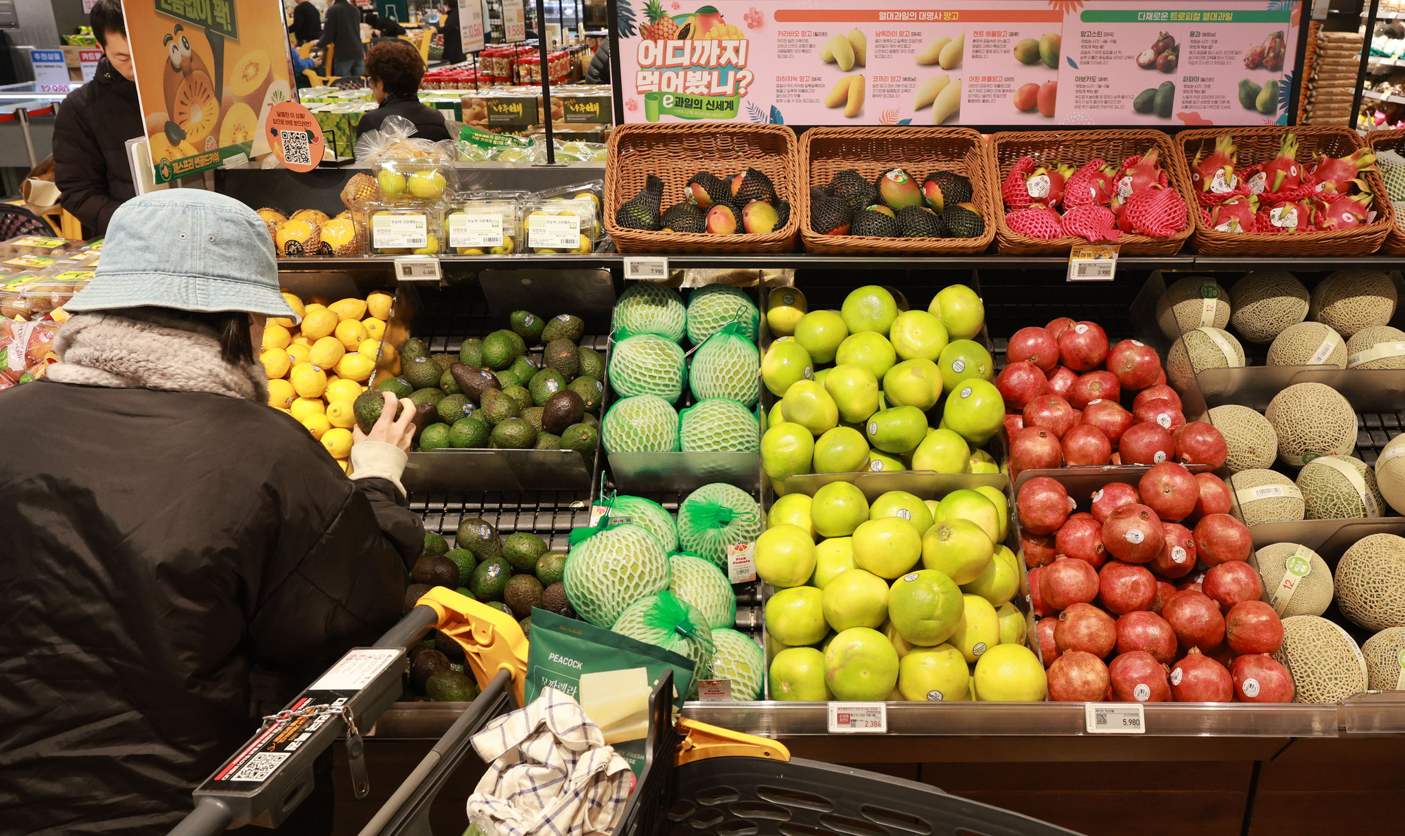 지난 2일 서울 시내 한 대형마트 수입 과일 판매대. 연합뉴스