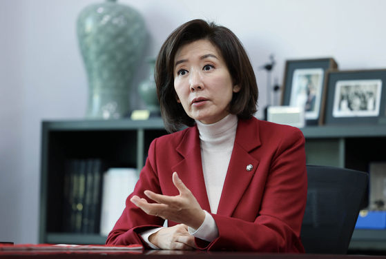 나경원 국민의힘 의원이 2일 오전 국회 의원회관 사무실에서 중앙일보와 인터뷰하고 있다. 임현동 기자