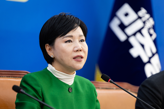 전현희 더불어민주당 사법불신 극복 사법행정 정상화 TF 단장이 2일 서울 여의도 국회에서 열린 사법행정 정상화 TF 개혁안 보고회에서 모두 발언을 하고 있다. 뉴스1