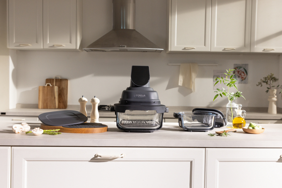 코렐이 신규 주방가전 브랜드 ‘코렐 일렉’과 에어프라이어 ‘에어글라스 바사칸’을 선보였다. 사진 코렐