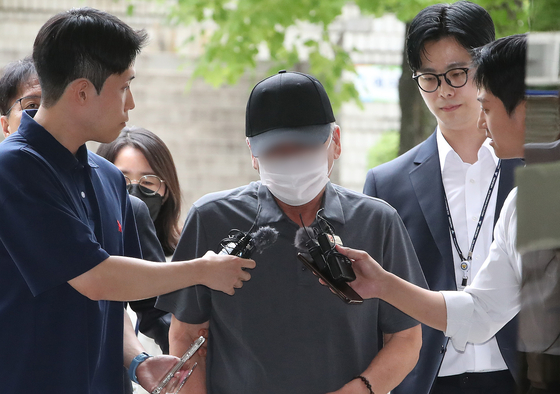 '시청역 역주행 참사' 가해 차량 운전자 차 모씨가 지난해 7월 30일 오전 서울 서초구 서울중앙지방법원에서 열린 구속 전 피의자 심문(영장실질심사)에 출석하고 있다. 뉴스1